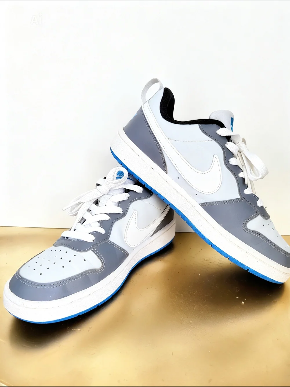 Nike Low-Top Kid's Casual Sneakers in Gray and White Size 4Y Fits Women 5.5